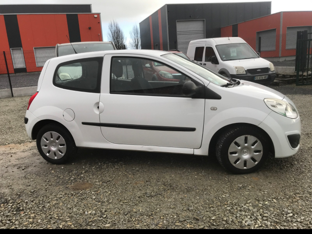 Renault Twingo II 1.2 LEV 16v - eco2 - 75CH / 4CV - 4 PLACES / 3 PORTES - 5 790 €