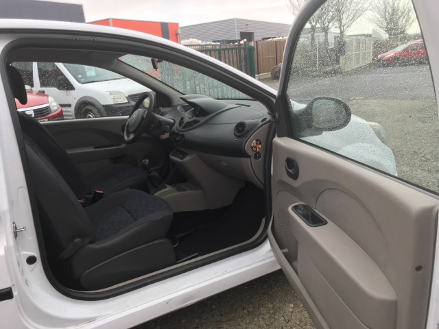 Renault Twingo II 1.2 LEV 16v - eco2 - 75CH / 4CV - 4 PLACES / 3 PORTES - 5 790 €