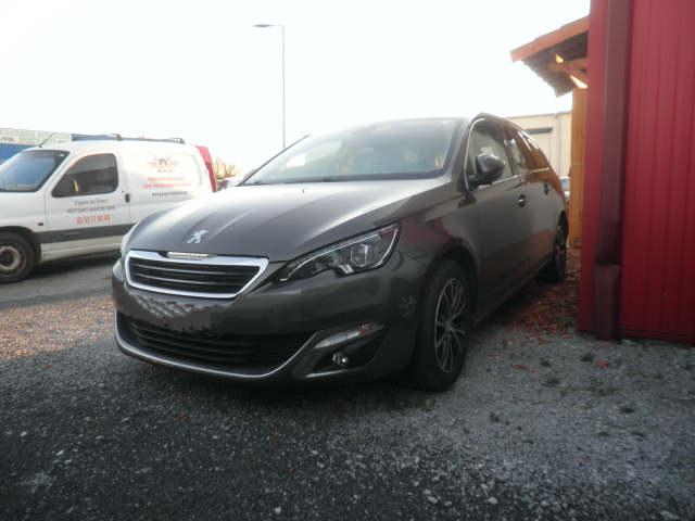 PEUGEOT 308 SW II 2.0 BLUEHDI 150  CH BVA - 14 490 €