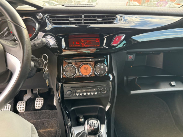 Citroën DS3 1.6 THP 155 Sport Chic 5 - 5 PLACES / 3 PORTES - GRIS