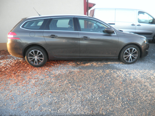 PEUGEOT 308 SW II 2.0 BLUEHDI 150  CH BVA - 14 490 €