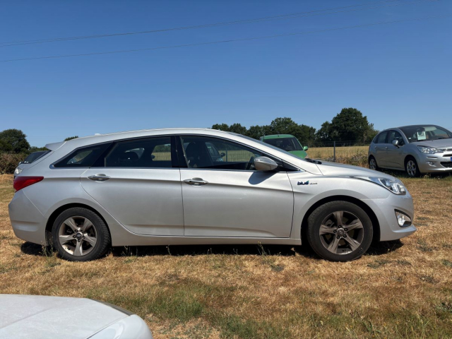 HYUNDAI I40 1.7 CRDI DIESEL - 116 CH / 6 CV - 5 PLACES - 5 PORTES - 7 890 €