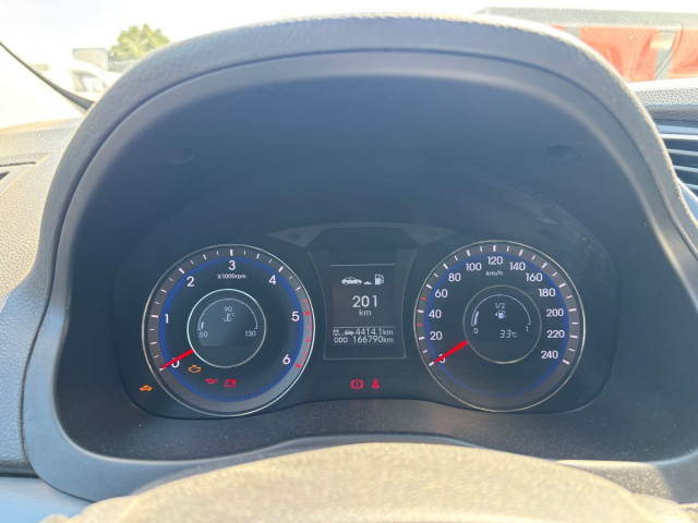 HYUNDAI I40 1.7 CRDI DIESEL - 116 CH / 6 CV - 5 PLACES - 5 PORTES - 7 890 €