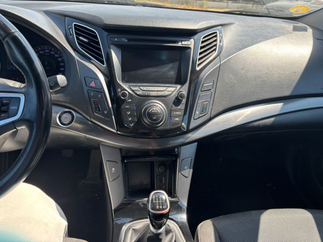 HYUNDAI I40 1.7 CRDI DIESEL - 116 CH / 6 CV - 5 PLACES - 5 PORTES - 7 890 €