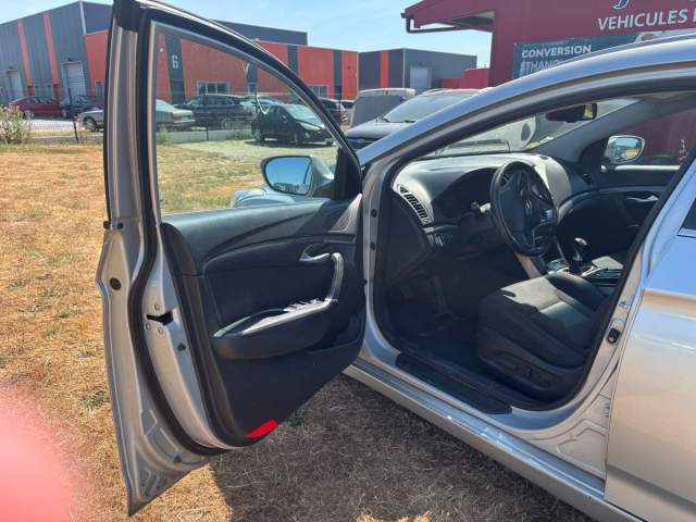 HYUNDAI I40 1.7 CRDI DIESEL - 116 CH / 6 CV - 5 PLACES - 5 PORTES - 7 890 €