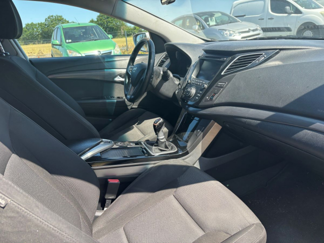 HYUNDAI I40 1.7 CRDI DIESEL - 116 CH / 6 CV - 5 PLACES - 5 PORTES - 7 890 €