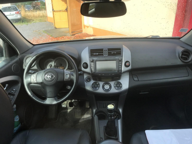 TOYOTA RAV4 - 177CH / 11 CV - 5 PLACES - 7500€