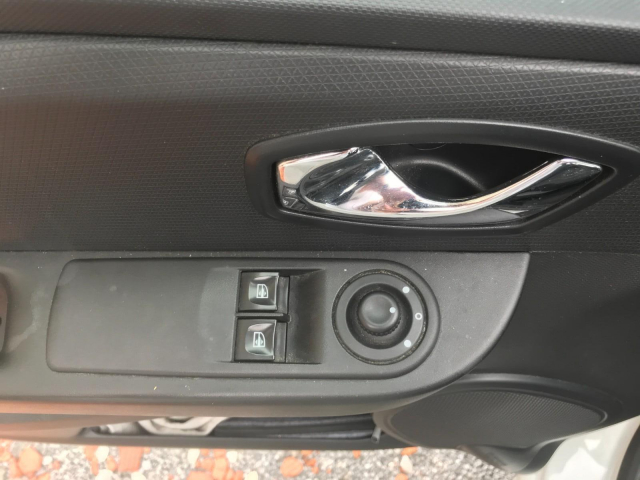 RENAULT CLIO IV DCI 90ch - 5 PLACES - 7 000€