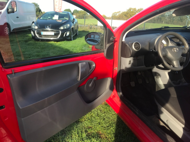 TOYOTA AYGO 1.0 VVTI BIOCARBURANT - 68CH / 4CV - 4 PLACES / 3 PORTES - 2 890€