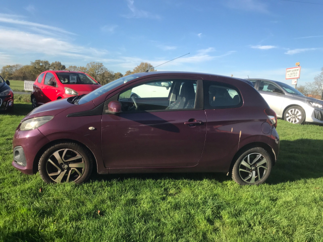 PEUGEOT 108 1.2 VTI ESSENCE - 82CH / 4CV - 5 PLACES/ 3 PORTES - 3 900 €