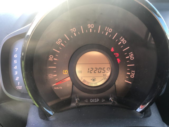 PEUGEOT 108 1.2 VTI ESSENCE - 82CH / 4CV - 5 PLACES/ 3 PORTES - 3 900 €