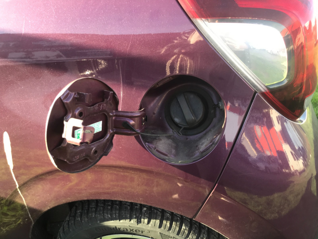 PEUGEOT 108 1.2 VTI ESSENCE - 82CH / 4CV - 5 PLACES/ 3 PORTES - 3 900 €