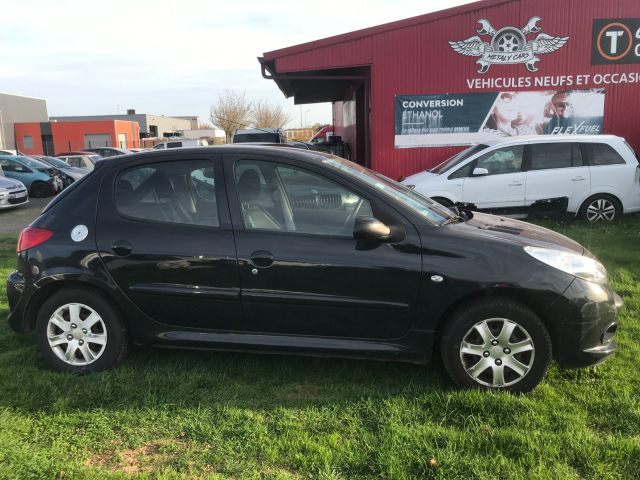 PEUGEOT 206 + 1.4 HDI DIESEL - 68CH / 4CV - 5 PLACES / 5 PORTES - 6 500€