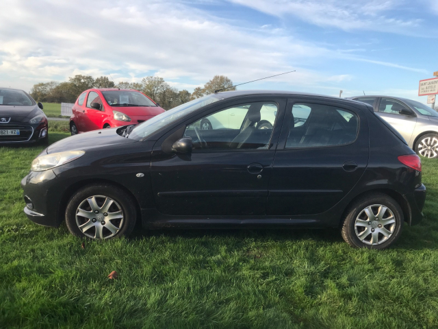 PEUGEOT 206 + 1.4 HDI DIESEL - 68CH / 4CV - 5 PLACES / 5 PORTES - 6 500€