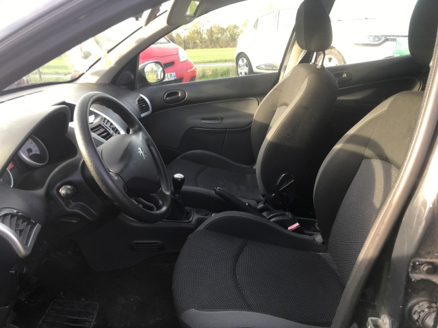 PEUGEOT 206 + 1.4 HDI DIESEL - 68CH / 4CV - 5 PLACES / 5 PORTES - 6 500€