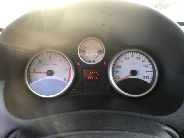 PEUGEOT 206 + 1.4 HDI DIESEL - 68CH / 4CV - 5 PLACES / 5 PORTES - 6 500€