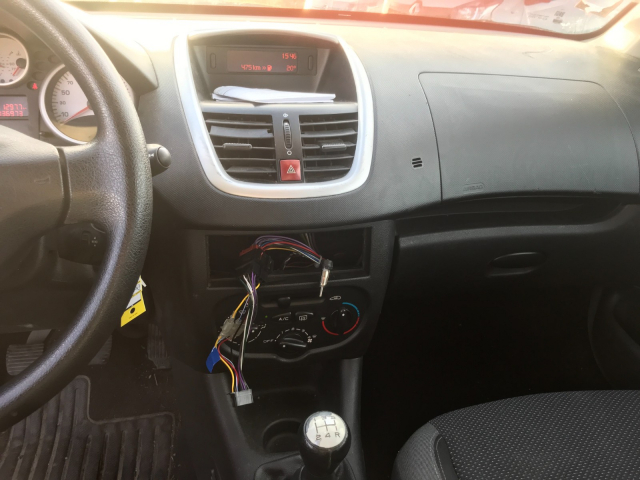 PEUGEOT 206 + 1.4 HDI DIESEL - 68CH / 4CV - 5 PLACES / 5 PORTES - 6 500€