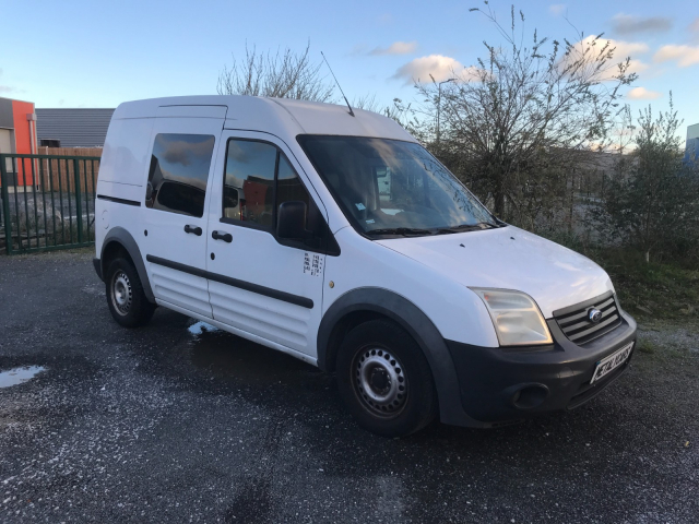 FORD TRANSIT CONNECT 1.8 DI DIESEL - 75CH / 6CV - 2 PLACES/ 4 PORTES - 6 500 €