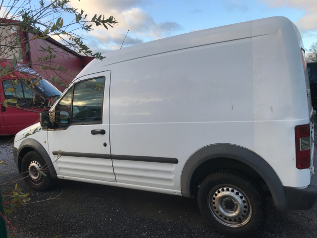 FORD TRANSIT CONNECT 1.8 DI DIESEL - 75CH / 6CV - 2 PLACES/ 4 PORTES - 6 500 €