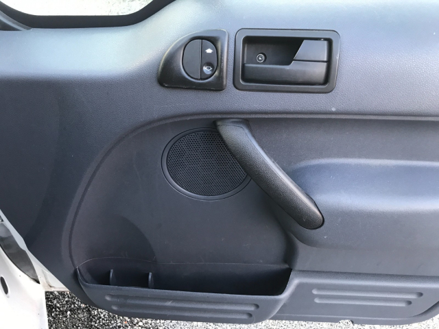 FORD TRANSIT CONNECT 1.8 DI DIESEL - 75CH / 6CV - 2 PLACES/ 4 PORTES - 6 500 €