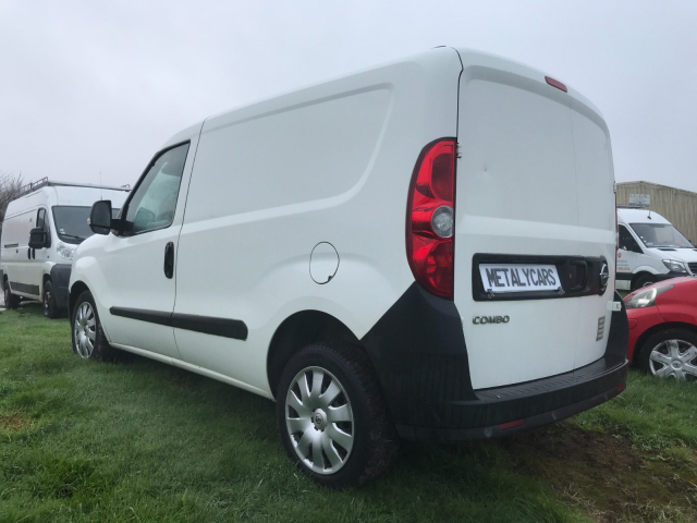 OPEL COMBO CAMIONETTE 1.6 TDCI DIESEL - 105 CH / 5CV -2 PLACES/ 3 PORTES - 9 990 €