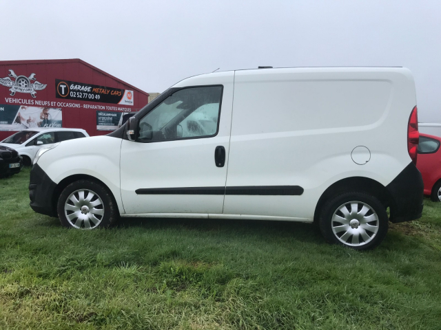 OPEL COMBO CAMIONETTE 1.6 TDCI DIESEL - 105 CH / 5CV -2 PLACES/ 3 PORTES - 9 990 €