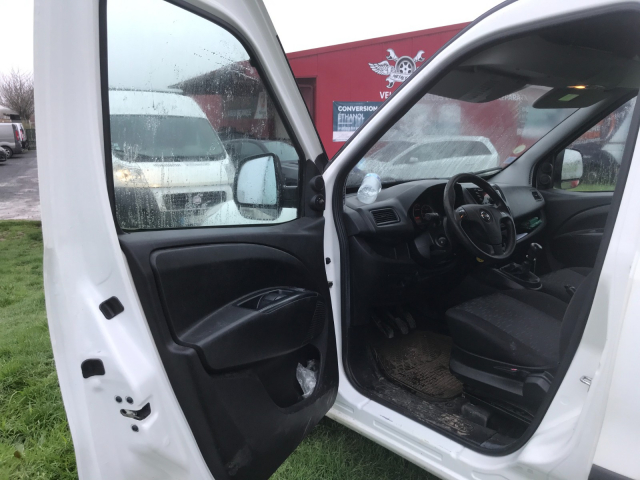 OPEL COMBO CAMIONETTE 1.6 TDCI DIESEL - 105 CH / 5CV -2 PLACES/ 3 PORTES - 9 990 €