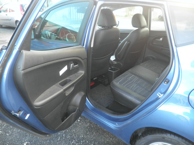 KIA VENGA 1.6 125 PREMIUM BVA - 5 PLACES / 5 PORTES - 1ère MAIN