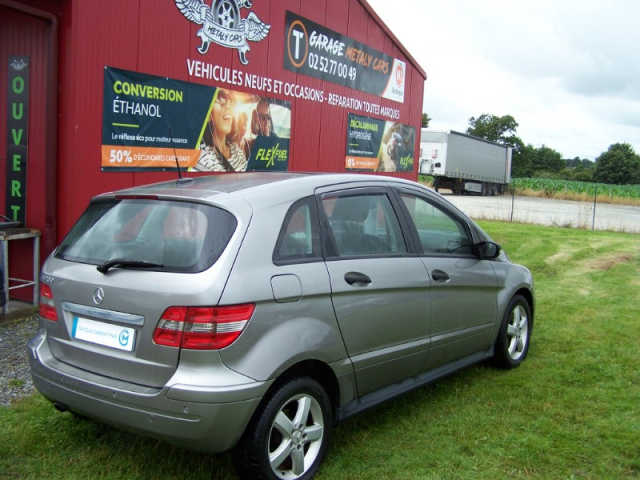 MERCEDES CLASSE B 200 DESIGN CVT - 5 PLACES / 5 PORTES - GRIS