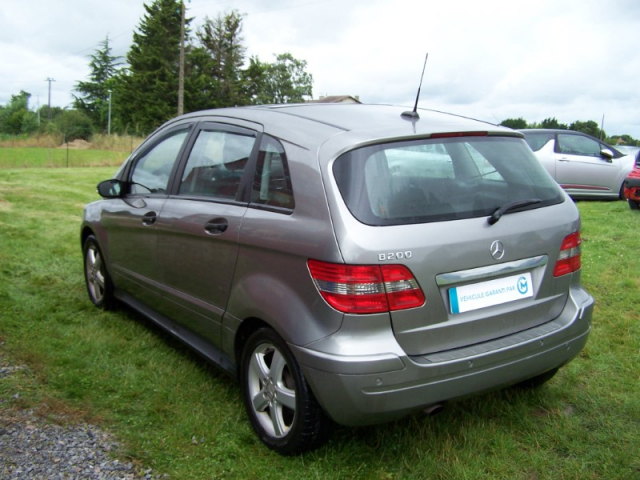 MERCEDES CLASSE B 200 DESIGN CVT - 5 PLACES / 5 PORTES - GRIS