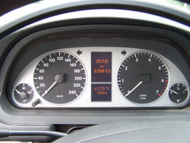 MERCEDES CLASSE B 200 DESIGN CVT - 5 PLACES / 5 PORTES - GRIS