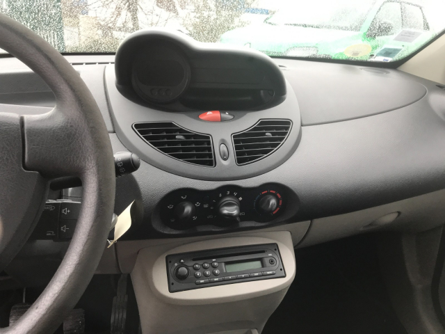 Renault Twingo II 1.2 LEV 16v - eco2 - 75CH / 4CV - 4 PLACES / 3 PORTES - 5 790 €