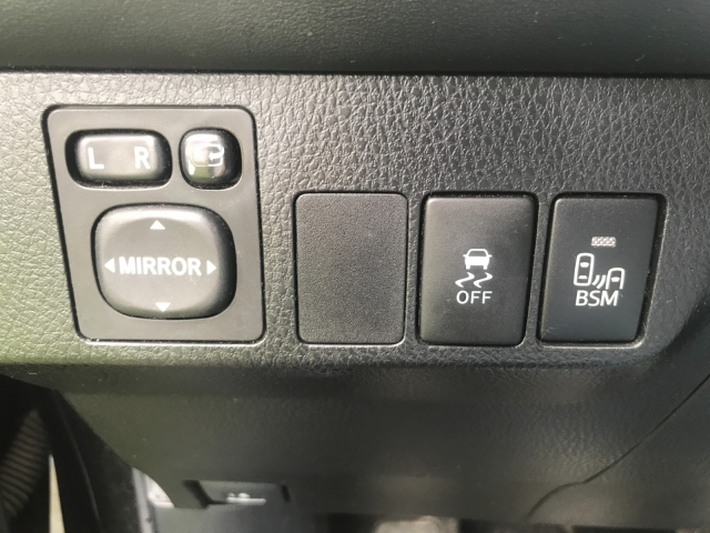 TOYOTA RAV4  LOUNGE - 150 CH / 8 CV - 5 PLACES - 11 500€ 