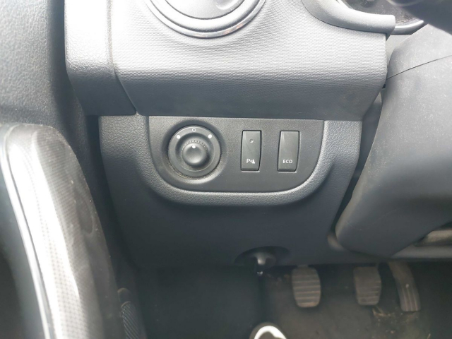 DACIA SANDERO 0,9 TCE - ETHANOL - 90CH / 5 CV - 5 PLACES / 5 PORTES - 8 590€