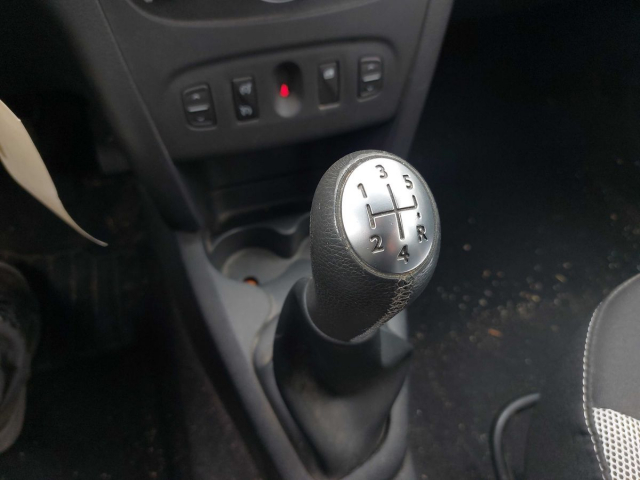 DACIA SANDERO 0,9 TCE - ETHANOL - 90CH / 5 CV - 5 PLACES / 5 PORTES - 8 590€