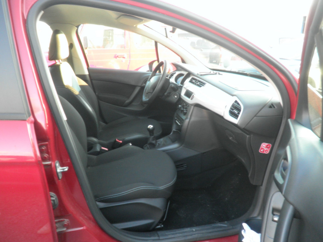 Citroën C3 II ATTRACTION 1.0 VTi 68ch  - 5 PLACES / 5 PORTES - Rouge Rubi