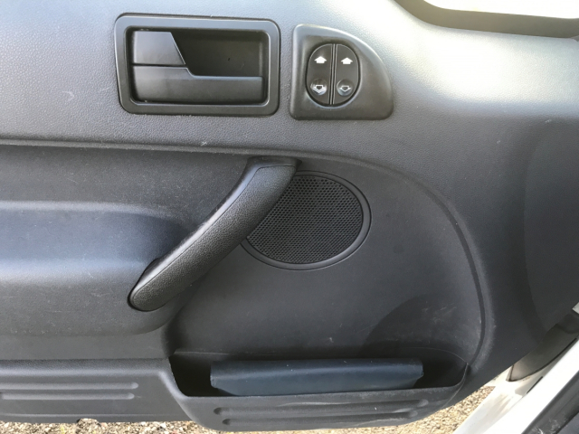 FORD TRANSIT CONNECT 1.8 DI DIESEL - 75CH / 6CV - 2 PLACES/ 4 PORTES - 6 500 €