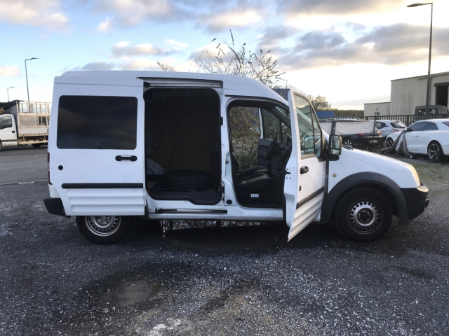 FORD TRANSIT CONNECT 1.8 DI DIESEL - 75CH / 6CV - 2 PLACES/ 4 PORTES - 6 500 €