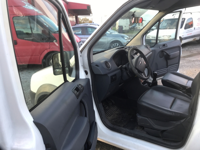 FORD TRANSIT CONNECT 1.8 DI DIESEL - 75CH / 6CV - 2 PLACES/ 4 PORTES - 6 500 €