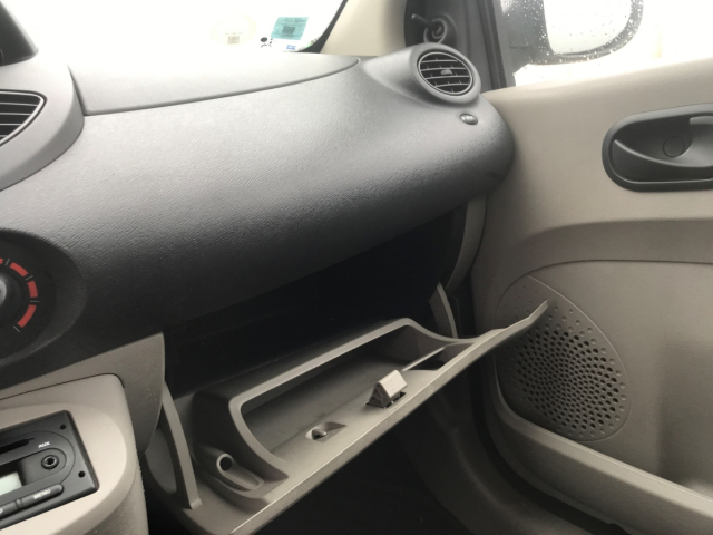 Renault Twingo II 1.2 LEV 16v - eco2 - 75CH / 4CV - 4 PLACES / 3 PORTES 