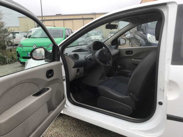 Renault Twingo II 1.2 LEV 16v - eco2 - 75CH / 4CV - 4 PLACES / 3 PORTES 