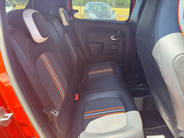 RENAULT TWINGO 0.9 TCE  ESSENCE  - 109 CH / 6 CV - 4 PLACES - 5 PORTES - 6 990 €
