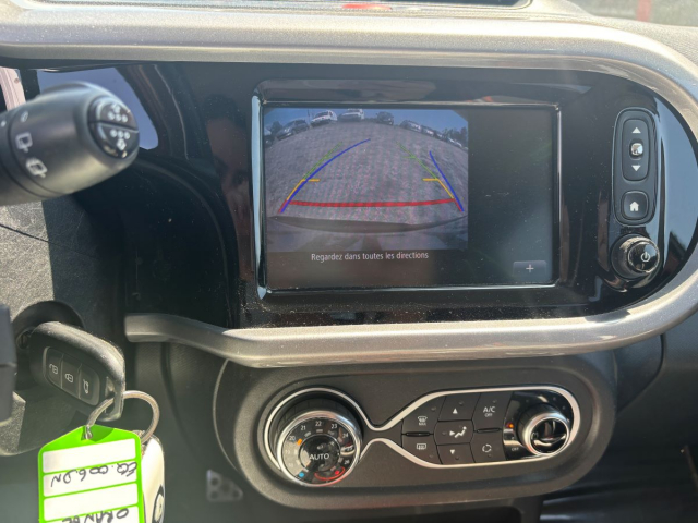RENAULT TWINGO 0.9 TCE  ESSENCE  - 109 CH / 6 CV - 4 PLACES - 5 PORTES - 6 990 €