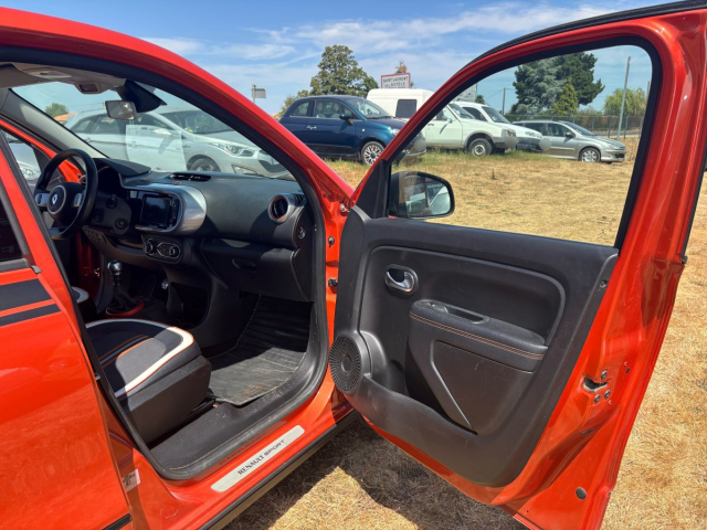 RENAULT TWINGO 0.9 TCE  ESSENCE  - 109 CH / 6 CV - 4 PLACES - 5 PORTES - 6 990 €