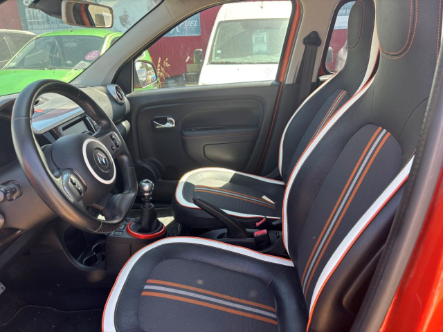 RENAULT TWINGO 0.9 TCE  ESSENCE  - 109 CH / 6 CV - 4 PLACES - 5 PORTES - 6 990 €