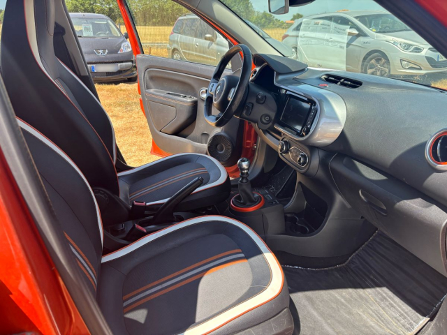 RENAULT TWINGO 0.9 TCE  ESSENCE  - 109 CH / 6 CV - 4 PLACES - 5 PORTES - 6 990 €