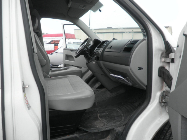 Volkswagen T5 3.0T  L1H1 2.0 TDI 140ch / 7CV - 3 places - CT OK - 12 299 €